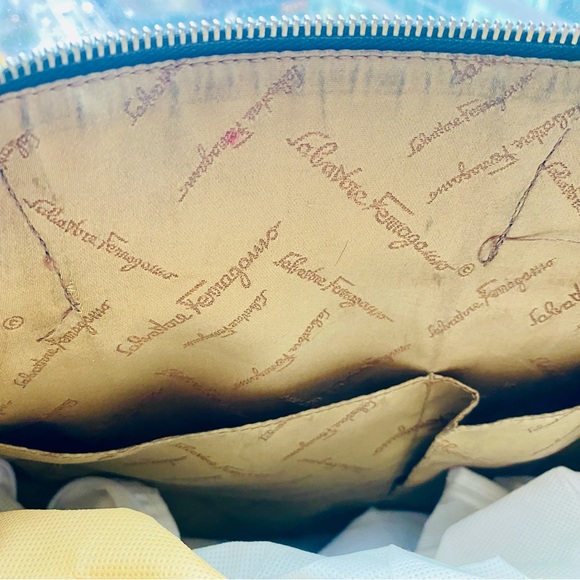 Salvatore Ferragamo Large “speedy” style patent leather bag - Picture 14 of 16